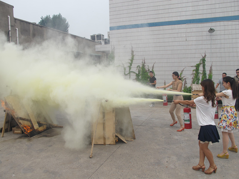 人人參與消防-共創(chuàng)平安和諧-益和熱力公司開展消防、逃生演練