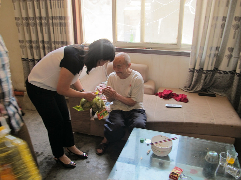 益和熱力公司端午節(jié)開展“送溫暖、獻愛心”活動